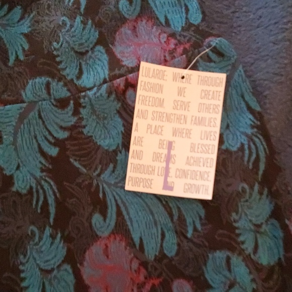 LuLaRoe Cassie Skirt NWT L - Picture 2 of 3